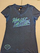 TEE WMNS NEON SCRIPT S BLU  NAHD brv40290533/000s